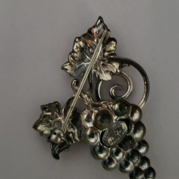Vintage Danecraft Sterling Silver Grape Brooch - Picture 8 of 10